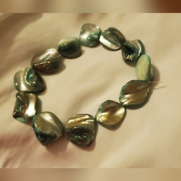 Shell Handmade Stretch Bracelet - Picture 6 of 10